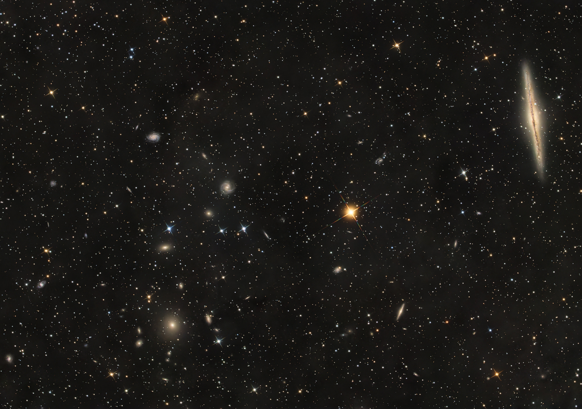 Edge-on-Galaxie NGC 891 and Abell 347 galaxy cluster